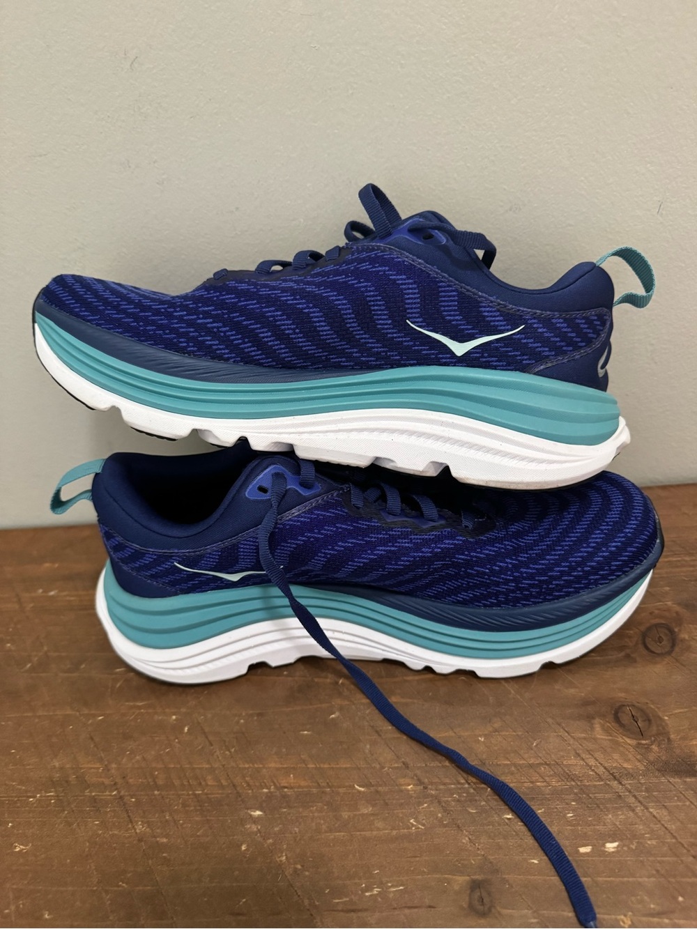 Hoka Women’s Sneakers Size 7.5 - Picture 3 of 5